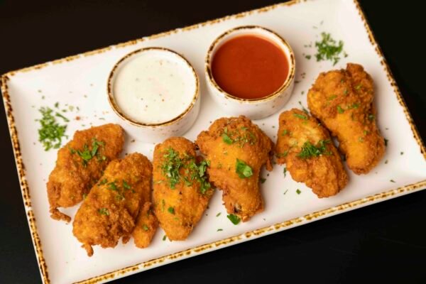 Bone in wings (6 Wings)